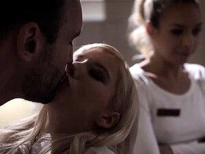 Срећни возач јебе слатке најбоље другарице Кензи Ривс и Алекс. Вруће слаткице Кензи Ривс и Алекс Легенд флертовале су са срећним возачем и пустиле га да им јебе пичку бесплатно. Уживали су у дељењу са његовим огромним курцем и добили су укусан завршетак с