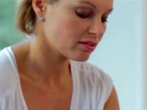 Massage Hottie Gets Fingered