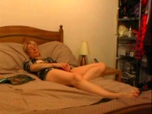 Espiando La Adicción A La Masturbación De Mi Madre