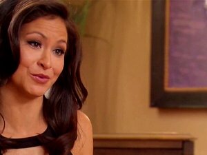 Pokazuję Odwróconą Kowbojkę W Pokoju Swingers Orgy Z Partnerem. Reality Show O Amerykańskich Parach Swingujących Po Raz Pierwszy, W Krajowej Telewizji, Pokazuję Odwróconą Kowbojkę W Pomieszczeniu Swingers Orgia Z Partnerem