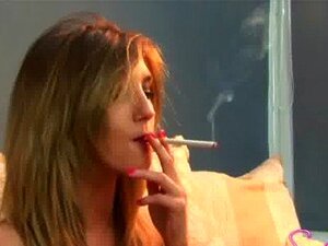 Sexy Rauchende Süße Nackt Wild