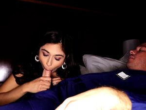 Reina Voedt Op Top Notch Room Service