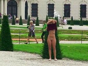 Søt Amatørbabe Naken I Offentligheten