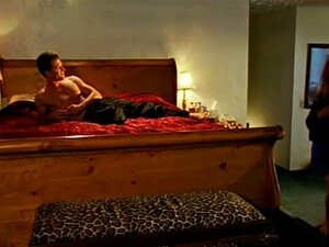 Rondborstige Zonsopgang Adams Likes Sperma Op Haar Kont