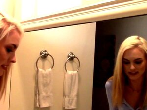 Realtor Schoonheid Geneukt Door Klant. Realtor Schoonheid In Kousen Geneukt Door Klant En Neemt Zijn Sperma