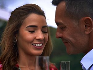 Agatha Vega Mieli Ohjaa Ulkomaalaisten Ja Vittu Kovaa Hänen Vanha Poikaystävä