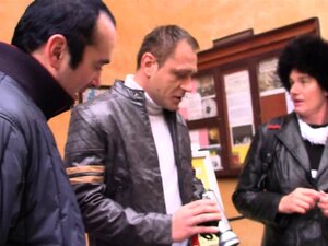 Oude Oma In Rode Lingerie Dubbele Penetratie