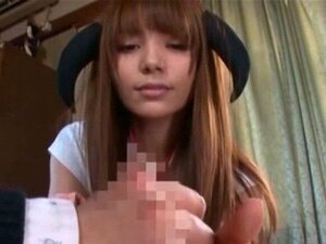 Urocze Orientalne Rio Dobrze Przeleciało. Niesamowita Akcja Cosplay Z Uroczym Królikiem, Który Jest Lizany