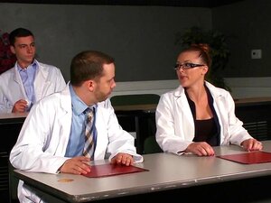 Slampig Blond Sjuksköterska Smyger Iväg På Jobbet För Att Knulla En Sjukhuspraktikant