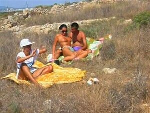 Napaleni Niemcy Uprawiają Seks Na Zewnątrz