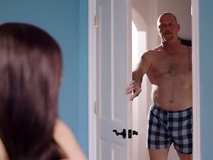 Napaljeni Sastanak Očuh S Jojo I Njezin Veliki Plijen