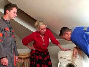 Blonde Oma Mit Großen Titten Reitet Und Bläst Gleichzeitig