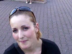 Prachtige Tsjechische Schat Wordt Verleid In Het Winkelcentrum En Geneukt In Pov. Wazige Kijker Die Door De Supermarkt Liep Werd Verleid En Geboord In Pov Terwijl Ze Haar Eerste Amateurpornotape Filmde