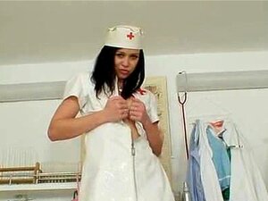 Słowacka Mundurowa Laska Emma Pearl Palcuje Cipkę