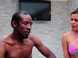 Mogen Kvinna Ringer Svart Rörmokare För Att Fixa Badkar, Och Slutar Med Att Ge Röv För Att Betala Skulden. (Komplett I Xvideos Röd) Manuh Cortez