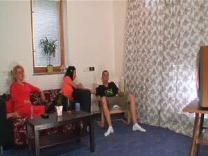 Schwiegermutter Reitet Ihn Und Frau Kommt Rein