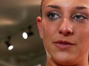 Idealne Ciało, Piękna Twarz, Pierwszy Raz Publiczny Seks I BDSM, Mischa Books Ma Zajebiste Ciało I Piękną Twarz. Jest Zdecydowanie Zielona, Jeśli Chodzi O BDSM, Ale To Nie Powstrzymuje Marka Davisa I Księżniczki Donny Przed Wprowadzeniem Jej W życie. Pozw