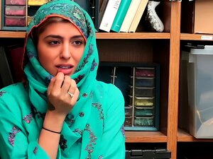 Przyrodnia Siostra Szefa Znowu Przyłapana W Hidżabie Na Arabskiej ślicznotce