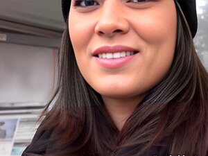 Dude Offers Cash Voor Flashing In Public Naar Sexy Brunette Hongaars Amateur Babe En Na Ze Accepts Aanbod Hij Neemt Haar Huis Waar Neukt Haar Rondborstig Heet Lichaam