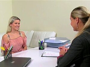 Blond Lesbijka Amatorka Zjada Agentkę