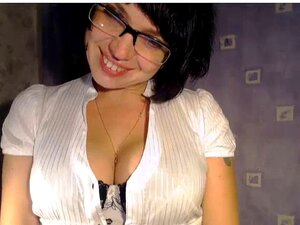 Großtittige Cam-Schlampe MILF