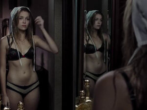 Lily Collins Nude video porno & seks dalam kualitas tinggi di RumahPorno.com
