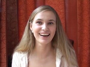 Ester dalam video buatan sendiri panas menunjukkan dua kekasih bersetubuh,